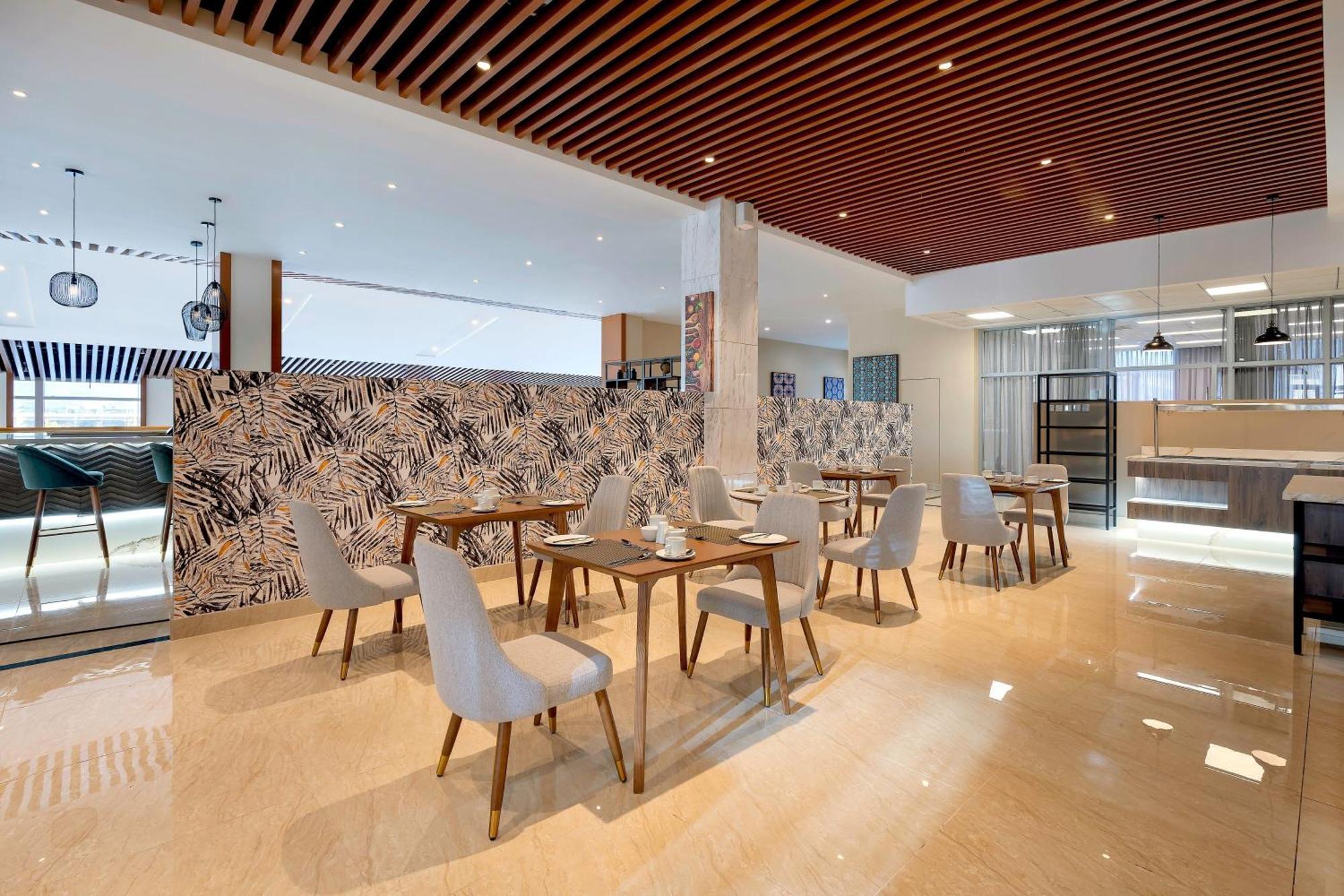 Protea Hotel By Marriott Lusaka International Airport Exteriör bild