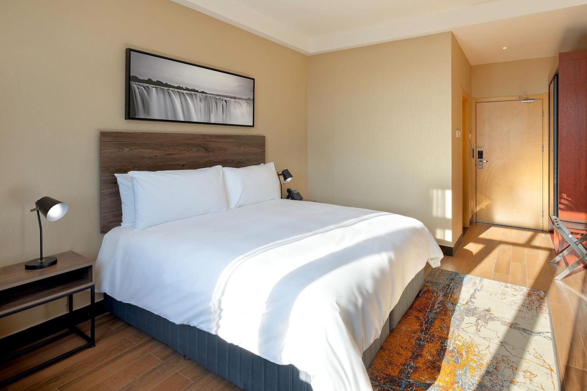 Protea Hotel By Marriott Lusaka International Airport Exteriör bild