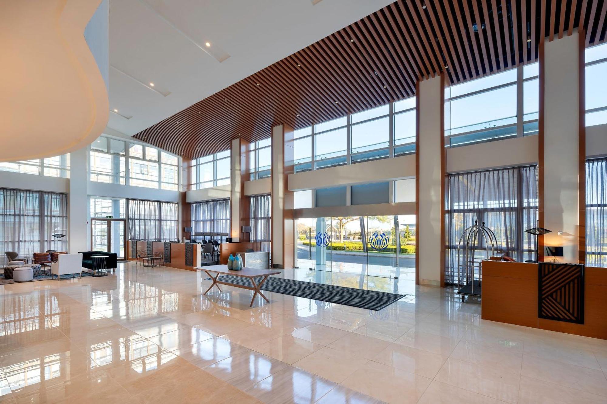 Protea Hotel By Marriott Lusaka International Airport Exteriör bild