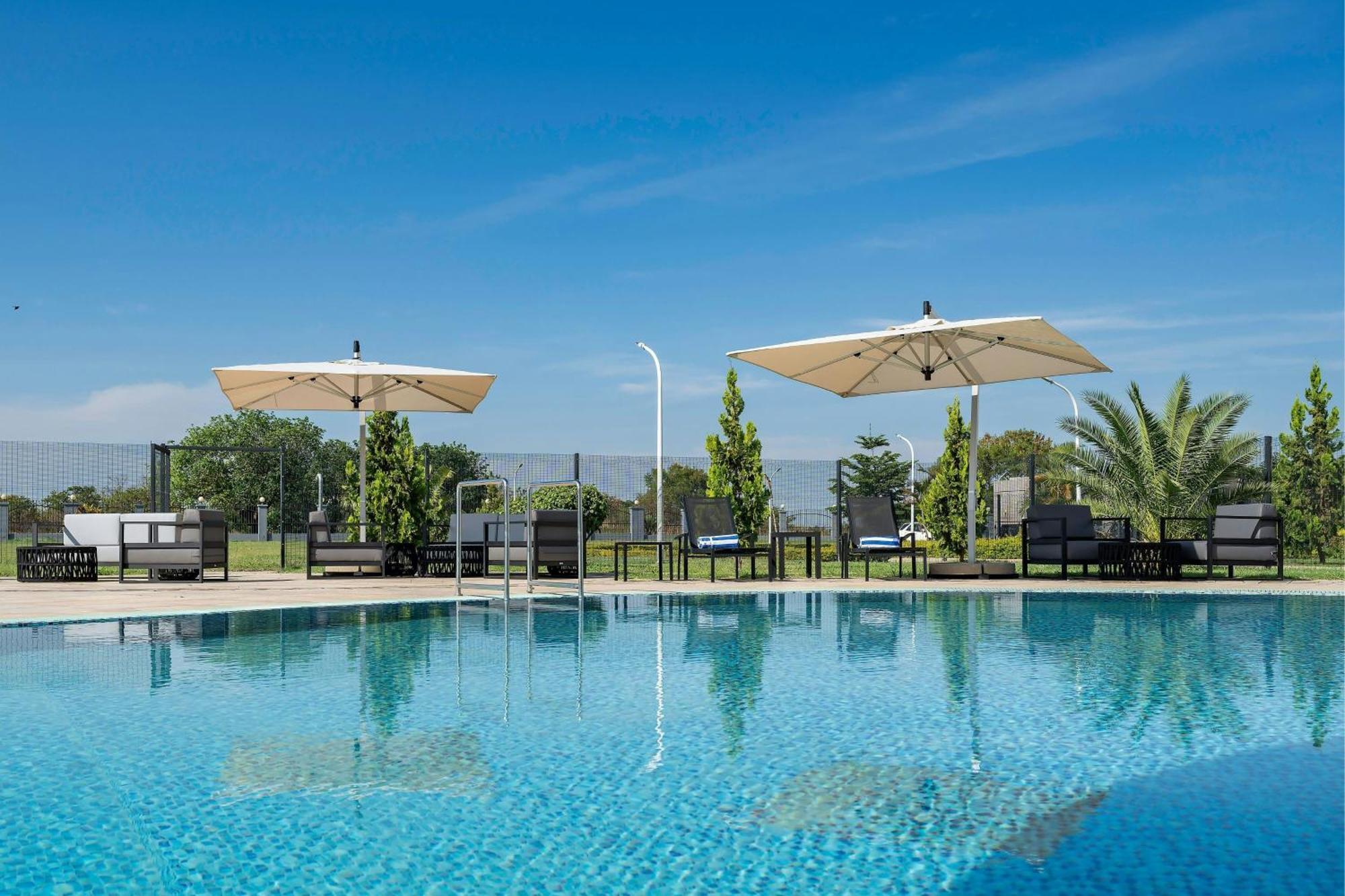 Protea Hotel By Marriott Lusaka International Airport Exteriör bild