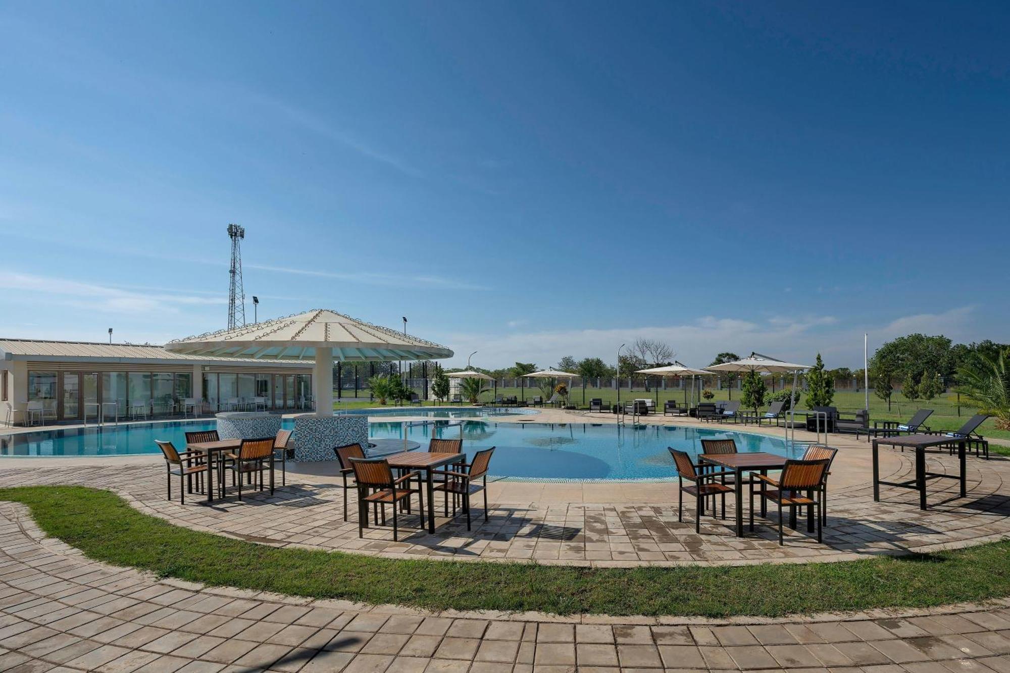Protea Hotel By Marriott Lusaka International Airport Exteriör bild