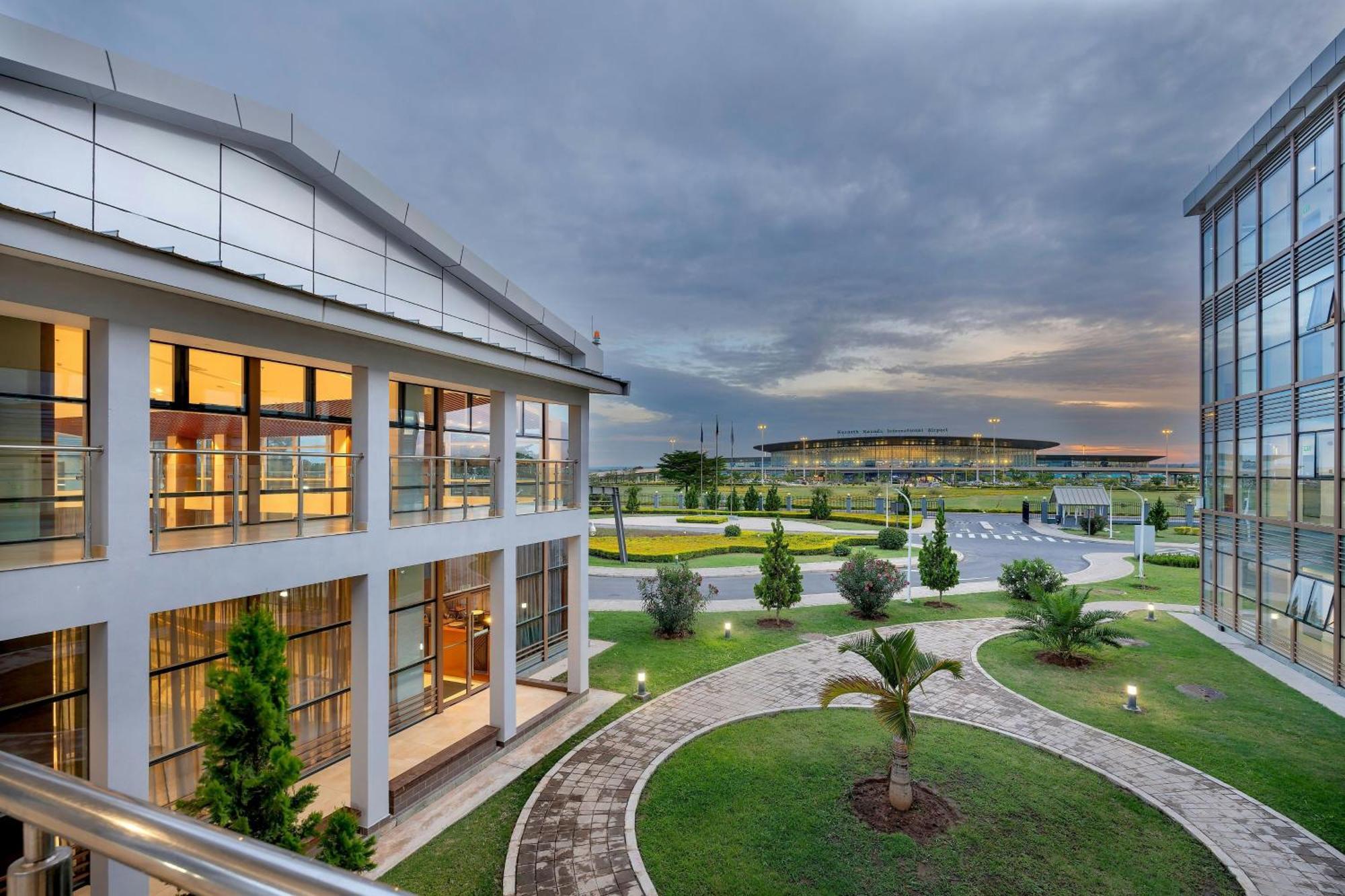 Protea Hotel By Marriott Lusaka International Airport Exteriör bild
