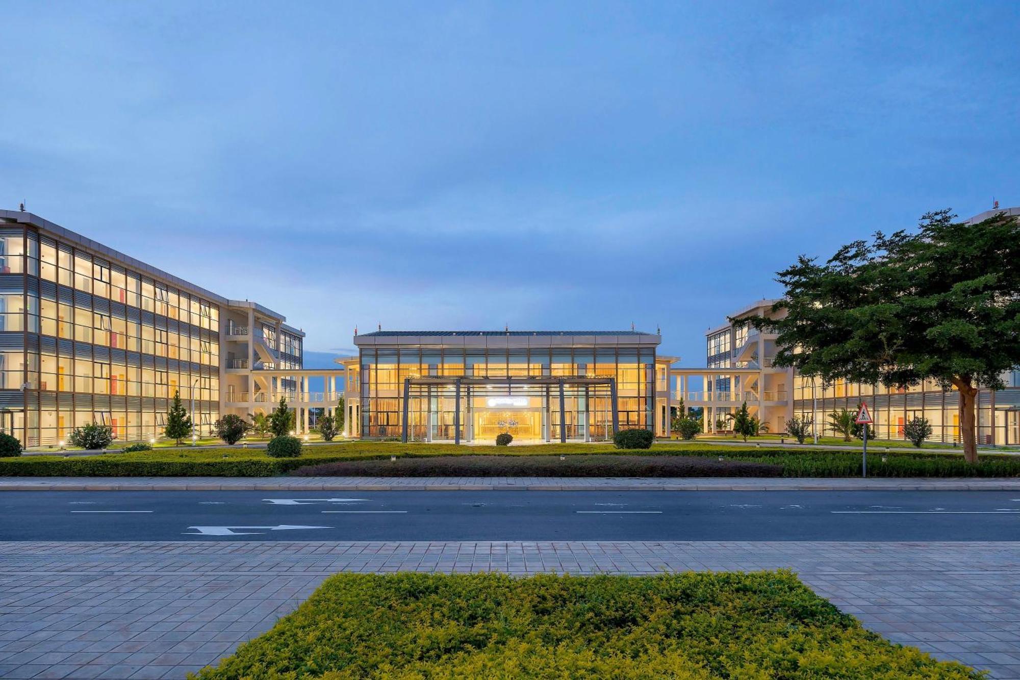 Protea Hotel By Marriott Lusaka International Airport Exteriör bild