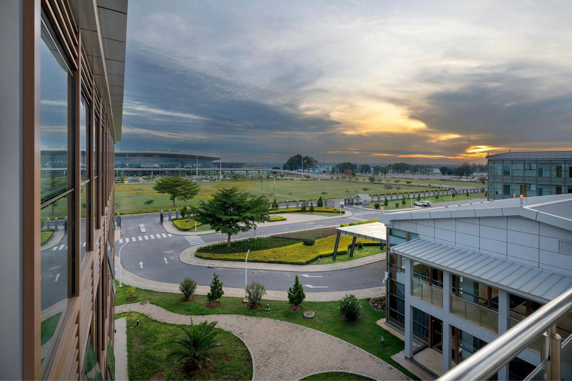 Protea Hotel By Marriott Lusaka International Airport Exteriör bild
